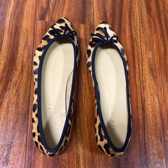 Talbots poppy hair calf heart leopard, print ballet flat Size 8M - Picture 2 of 5